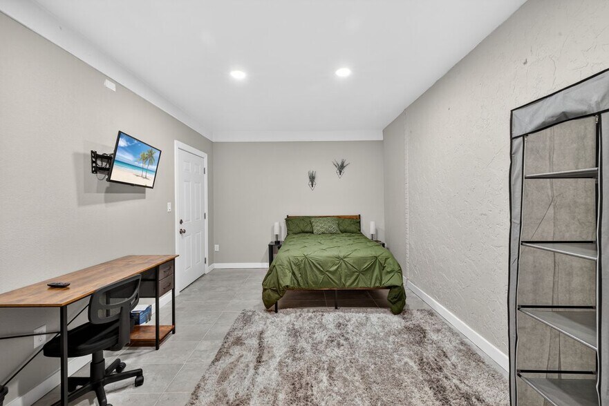 Building Photo - 1941 Brown Rd