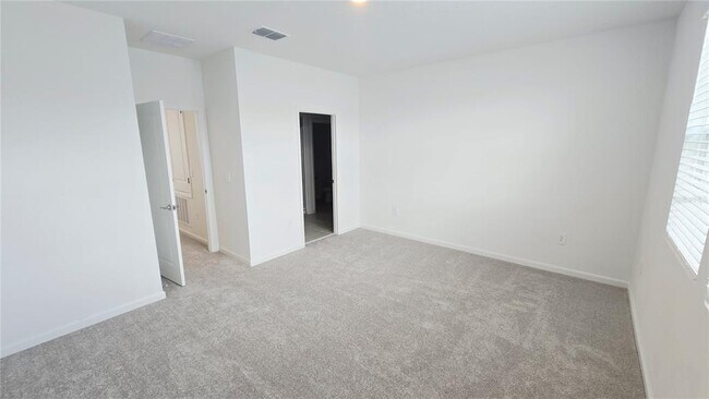 Building Photo - 724 Squire Ave