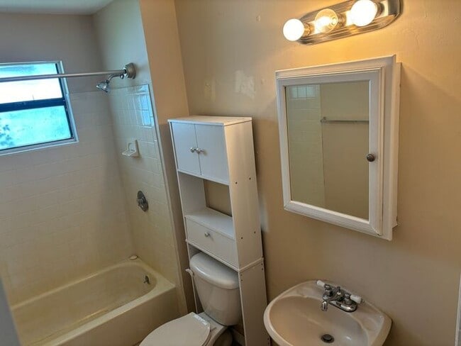 Building Photo - Historic Home in Historic Sought after New...