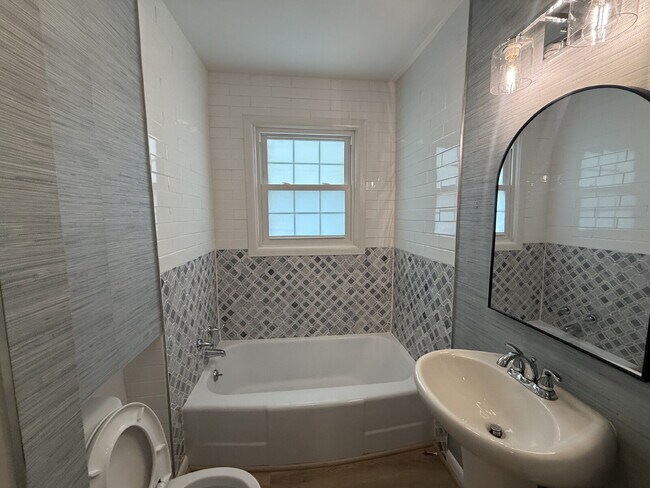 Building Photo - 3BR/2BA Durham Duplex | Utilities Included | Move-In Special: $500 Deposit | Near Duke