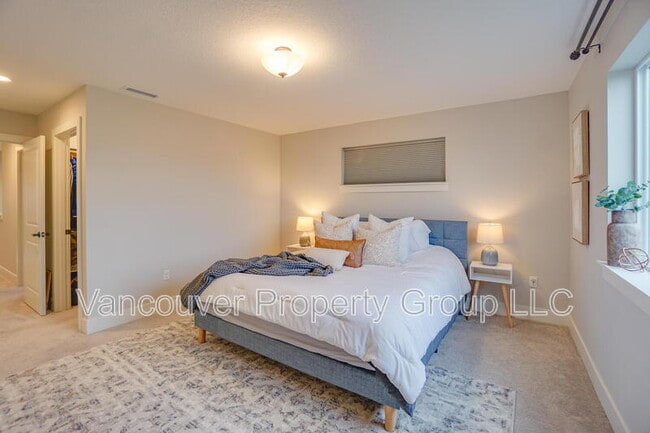 Building Photo - 11025 NE 137th Ave