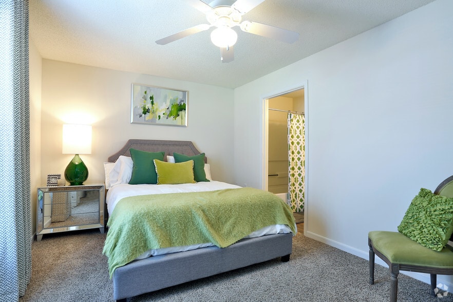 2BR, 2BA - 1010 SF - Jamison Park