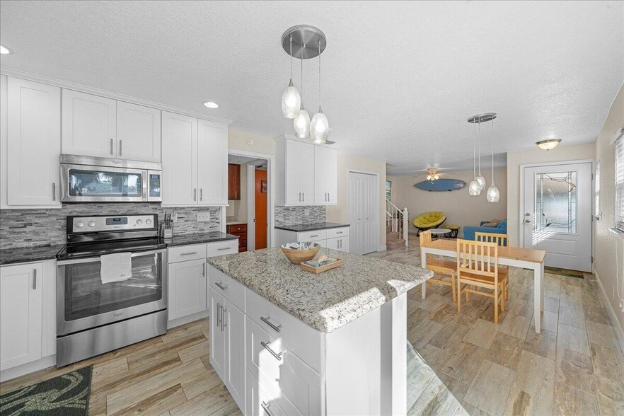 Building Photo - 595 Park Ave