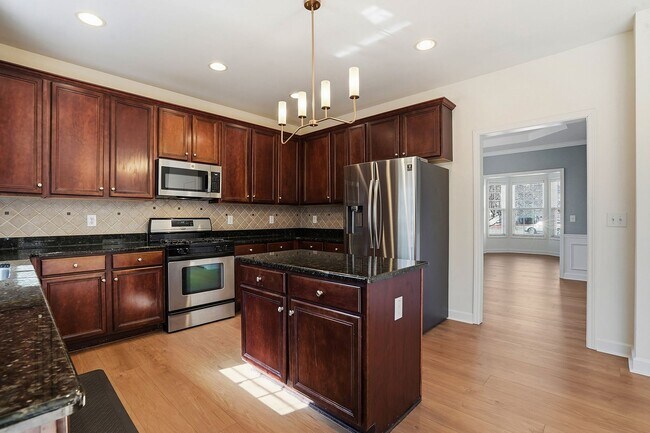 Building Photo - Stunning home nestled at the end of a quiet cul-de-sac!