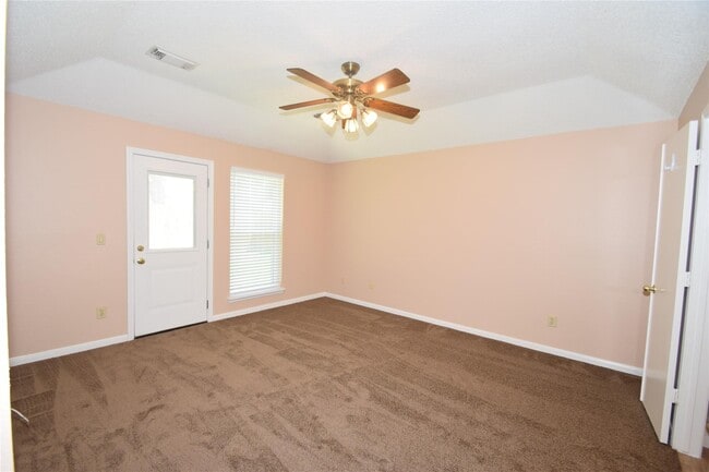 Building Photo - 18010 Golden Ridge Dr