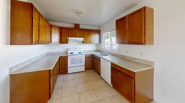 Building Photo - 14702 Plaza Dr
