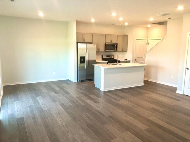 Building Photo - 6322 Marinelli Dr S