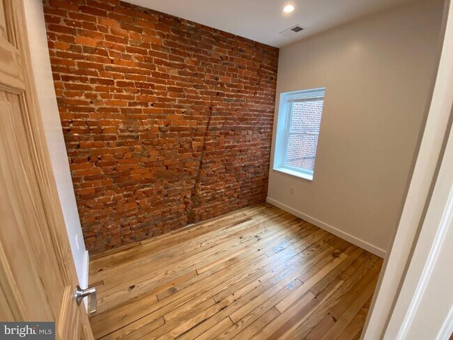 Building Photo - 3229 Chatham St