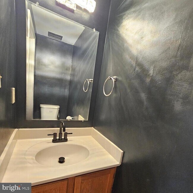 Building Photo - 5911 Sir Cambridge Way