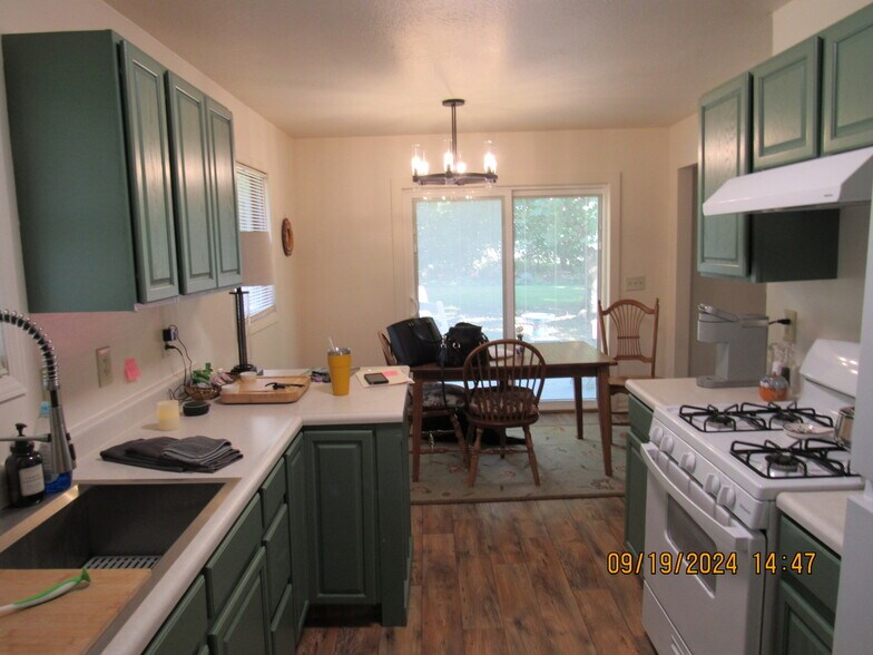 Building Photo - 6452 W Vw Ave