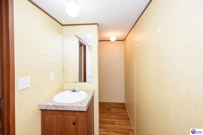 Building Photo - 65 Thurman St