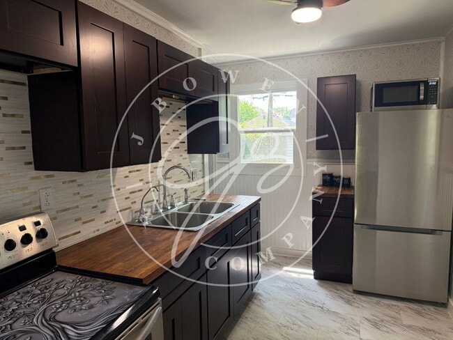 Building Photo - "3-Bedroom in Washington Local School Dist...