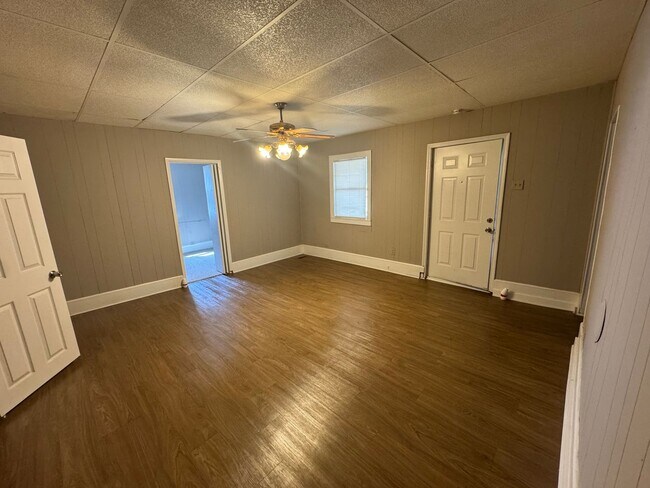 Building Photo - 804 3rd St
