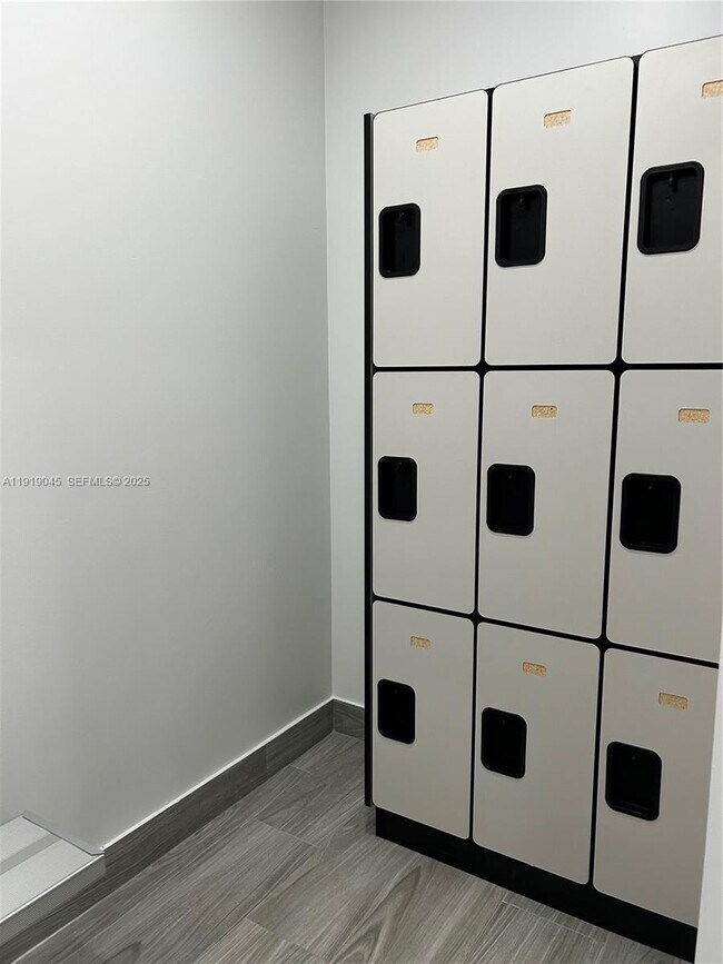 Building Photo - 16919 N Bay Rd