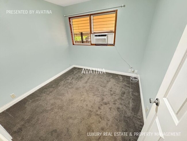 Building Photo - 3573 Alohea Ave