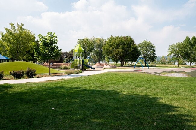 Building Photo - 1BD, 1.5BA Lakehouse Condo on the 6th Floor