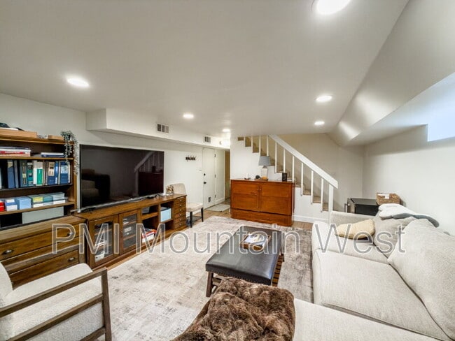 Building Photo - 2323 Bryan Ave