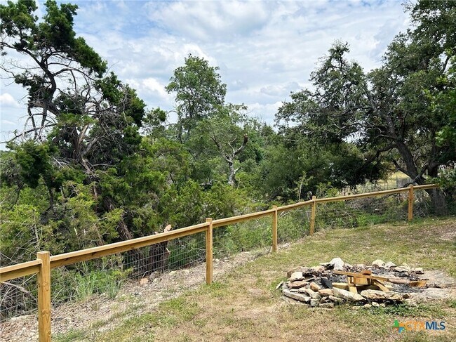 Building Photo - 156 Misty Hills Dr