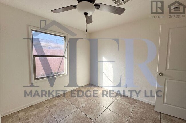 Building Photo - 3Bed/2Bath House-32nd ST/THOMAS! $199 MOVE...