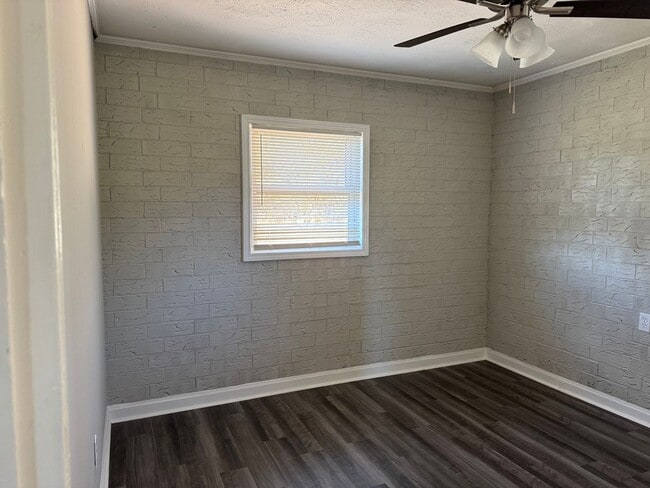 Building Photo - Two Bedroom Duplex in Lincolnton