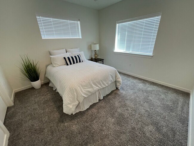 Building Photo - 4715 Lexington sky lane