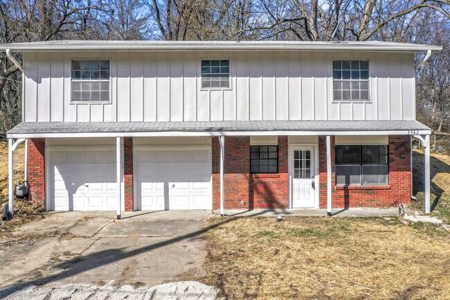 Building Photo - Beautifully Renovated 3 Bedroom Home in KCK Available Now!  1st Month's Rent is FREE!