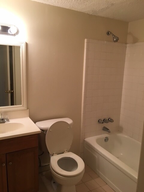 Building Photo - 2 Bedroom Apartment - Close to VSU!
