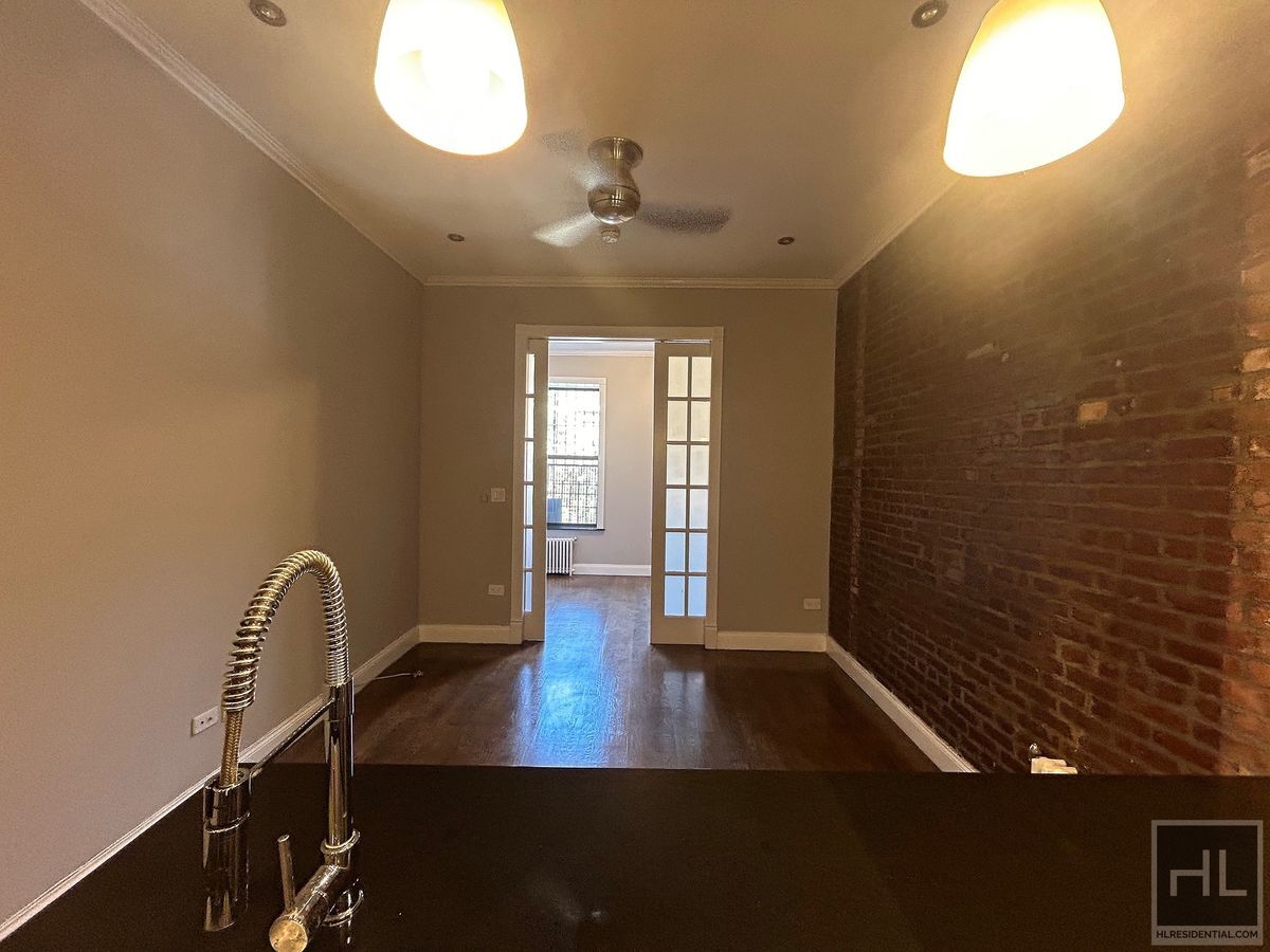 Building Photo - AVE. B