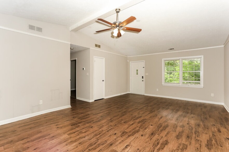 Building Photo - 6206 Shallow Creek Ln