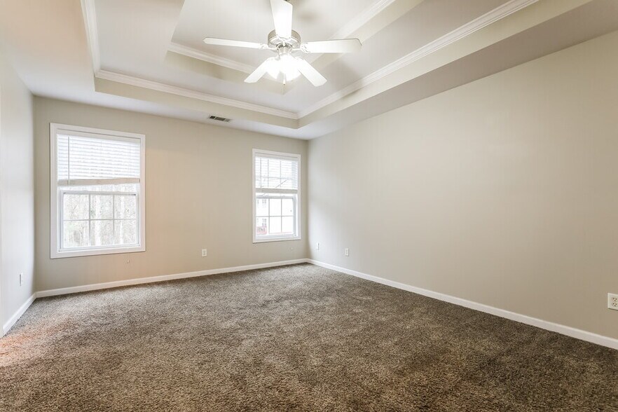 Building Photo - 9993 Village S Dr