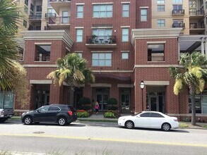 Building Photo - Awesome 2 Bedroom 2.5 Bath Condo in Excell...