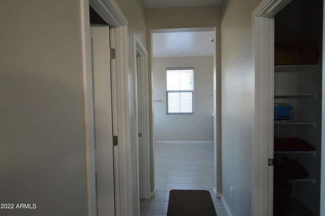 Building Photo - 1326 W Coyote Dr