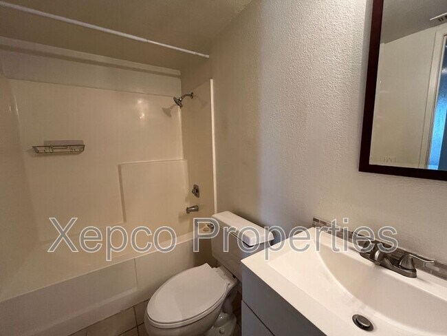 Building Photo - 5285 E Waverly Dr