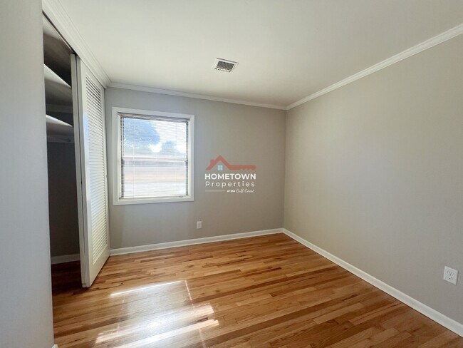 Building Photo - 3730 Forest Glen Dr