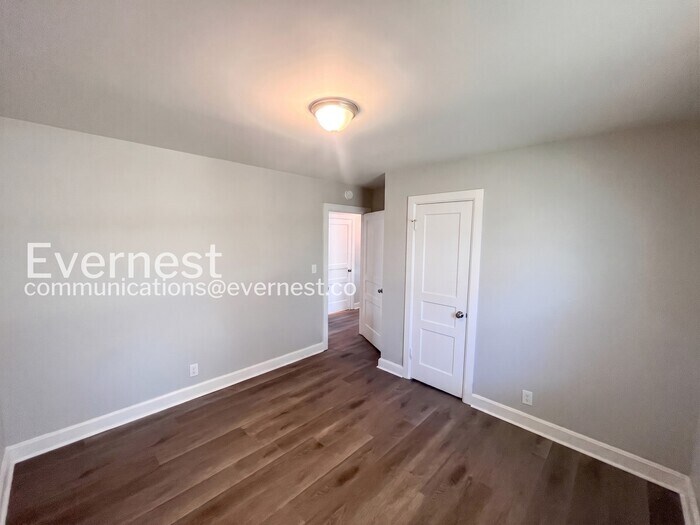Building Photo - 149 Dellway Dr