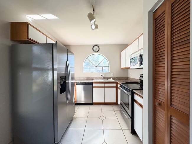 Building Photo - Cute 3B/2B Home in Hidden Lakes - Community Pool