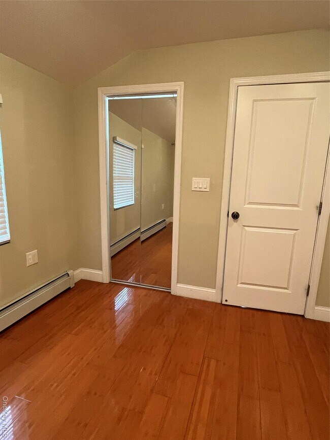 Building Photo - 164-14 115th Ave