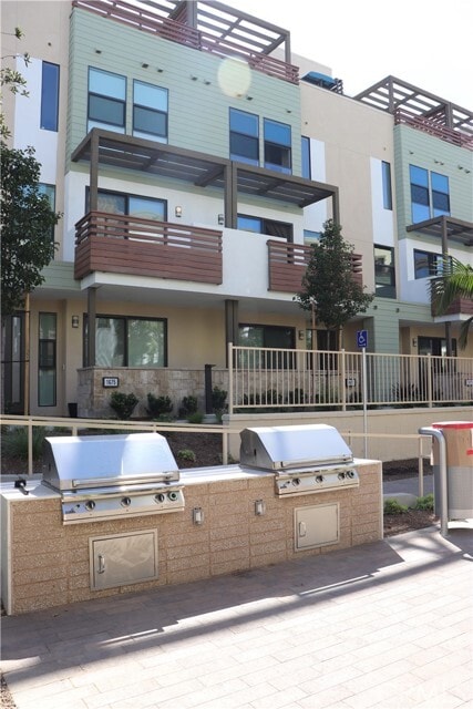 Building Photo - 684 Malibu