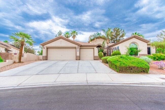 Building Photo - GORGEOUS MOVE IN READY SINGLE-STORY 4-BEDROOM HOME!