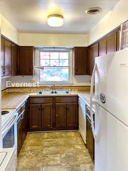 Building Photo - 302 Patriot Ln