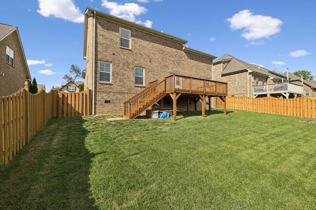 Building Photo - Welcome home to this beautifully maintaine...