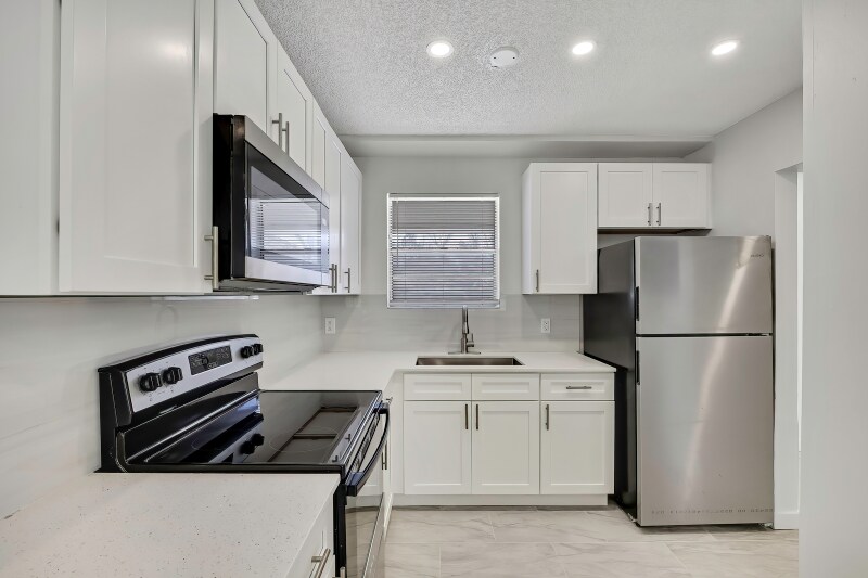 Building Photo - 10931 W Tidewater Cir