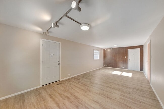 Building Photo - Newly remodeled ranch home