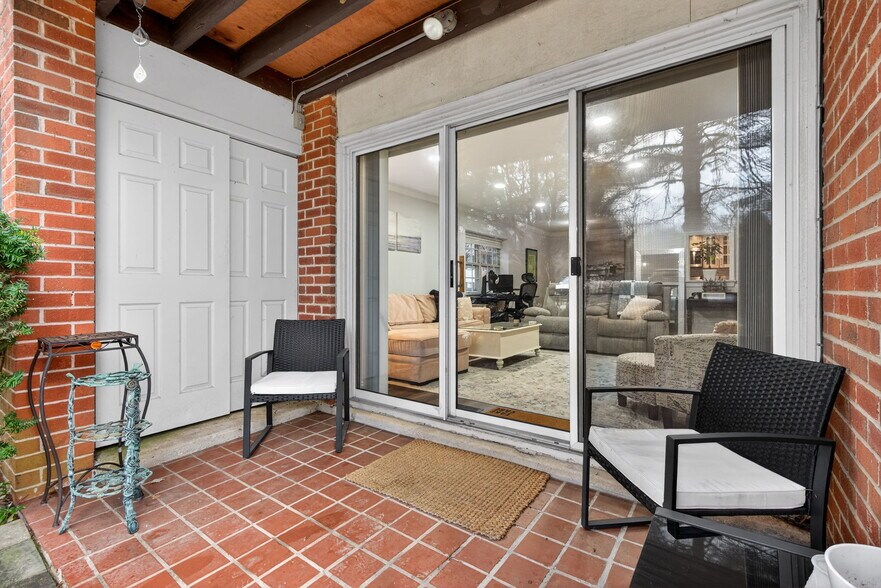 Building Photo - 159 Drummers Ln