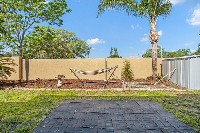 Building Photo - 2810 University Acres Dr