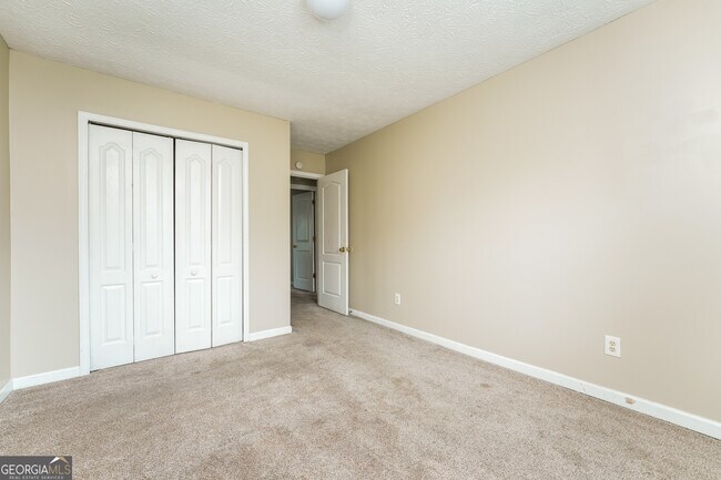 Building Photo - 5795 Meadowview Rd