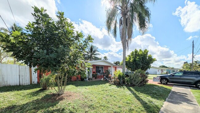 Building Photo - 2534 NW 73rd Ave