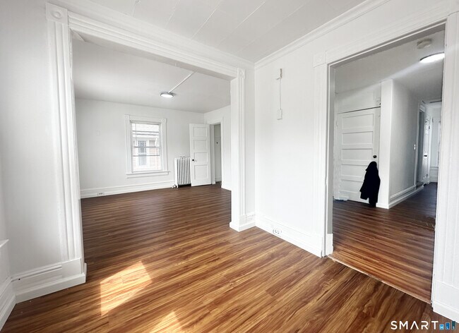 Building Photo - 394 High St