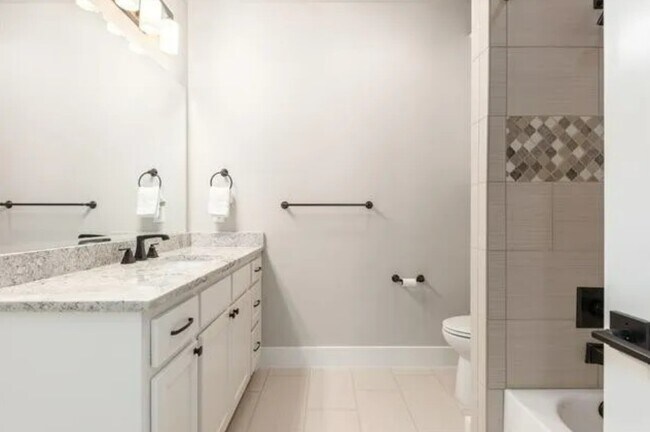 Building Photo - 921 Vintners Ct