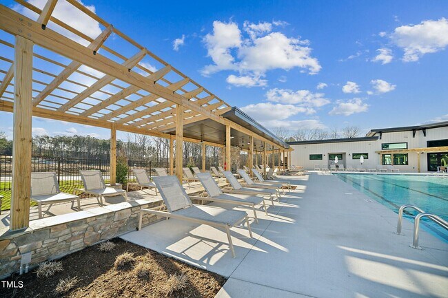 Building Photo - 815 Basswood Gln Trl